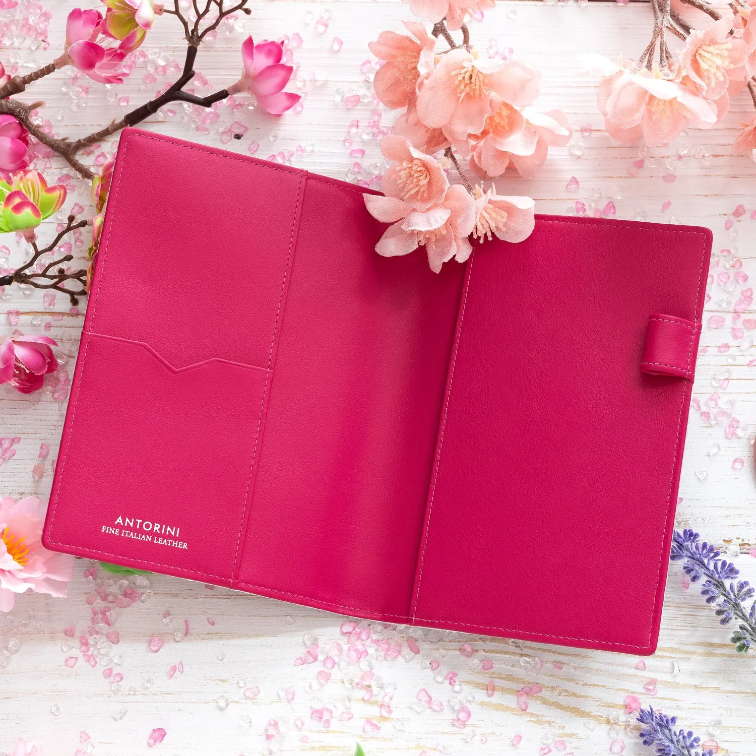 A6 leather Agenda in Black and Fuchsia 2025, Bespoke