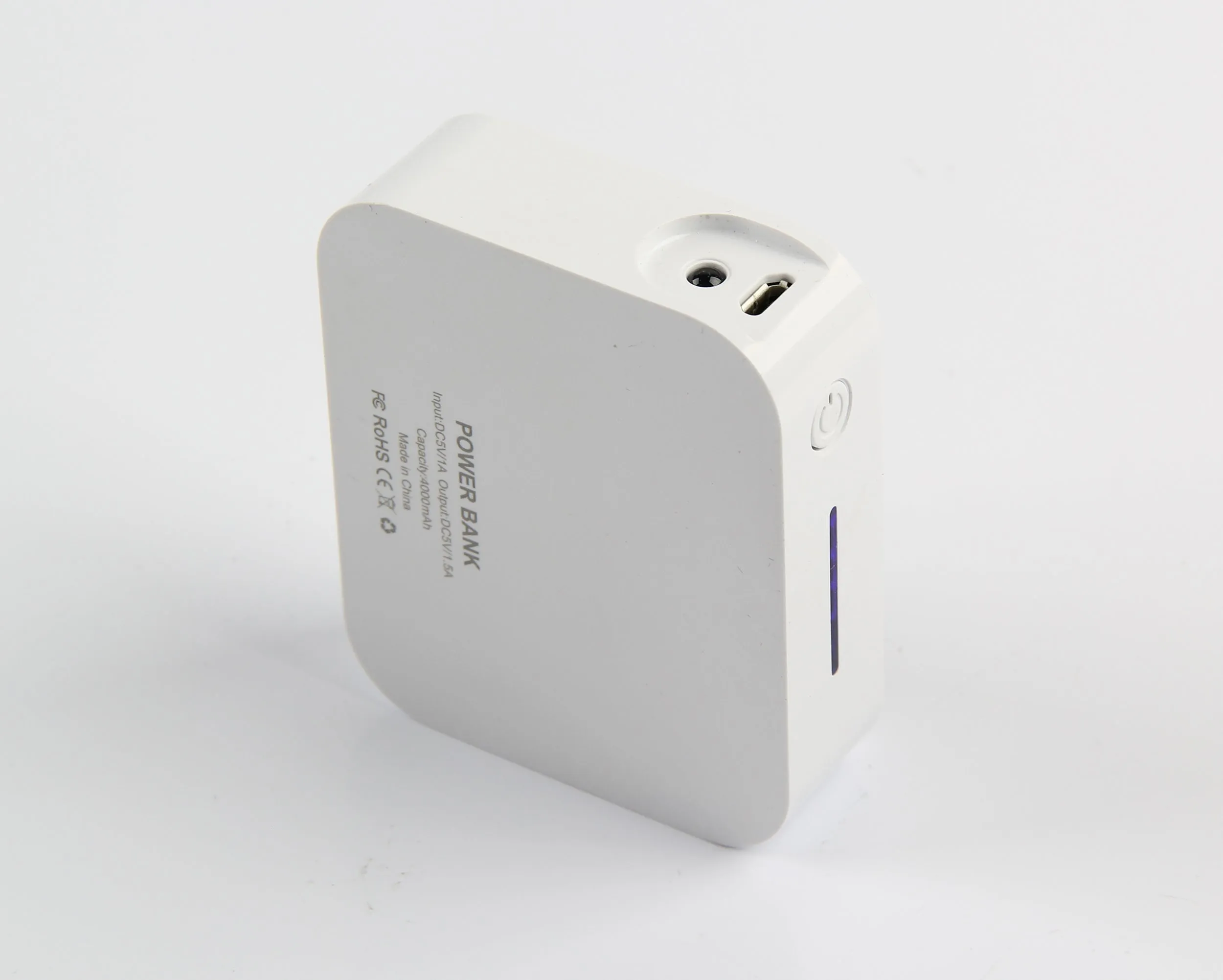 AMS-AK-043-A - Digital power bank (6000 mah)