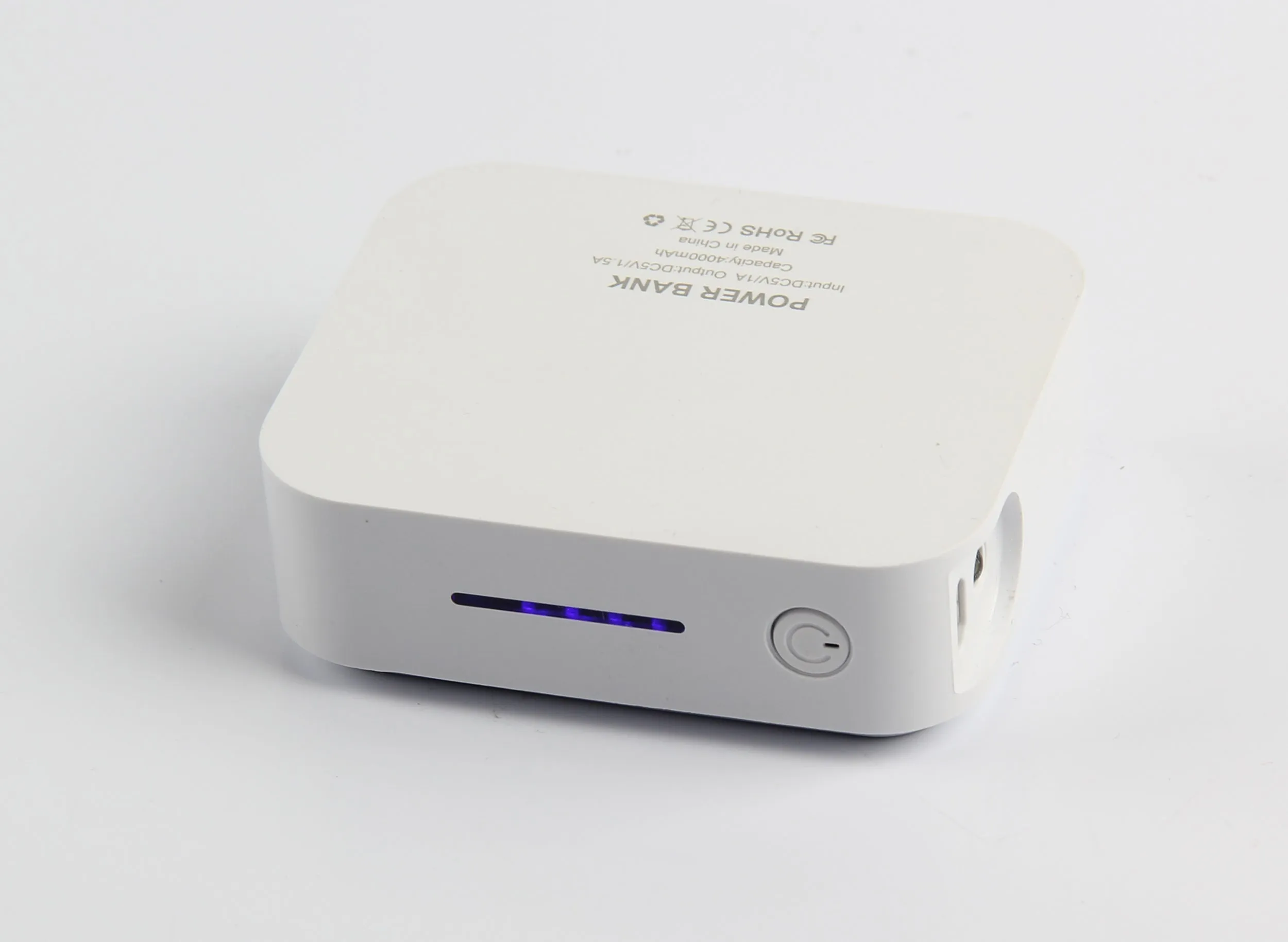 AMS-AK-043-A - Digital power bank (6000 mah)