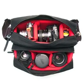 Artisan & Artist ACAM-1000 Canvas Camera Bag