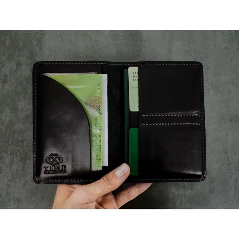 Small Full Grain Italian Leather Passport Holder - Gulliver's Travels