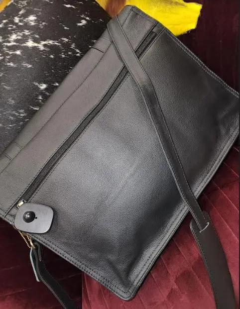 The Design Edge Russia Laptop Bag in Black Leather