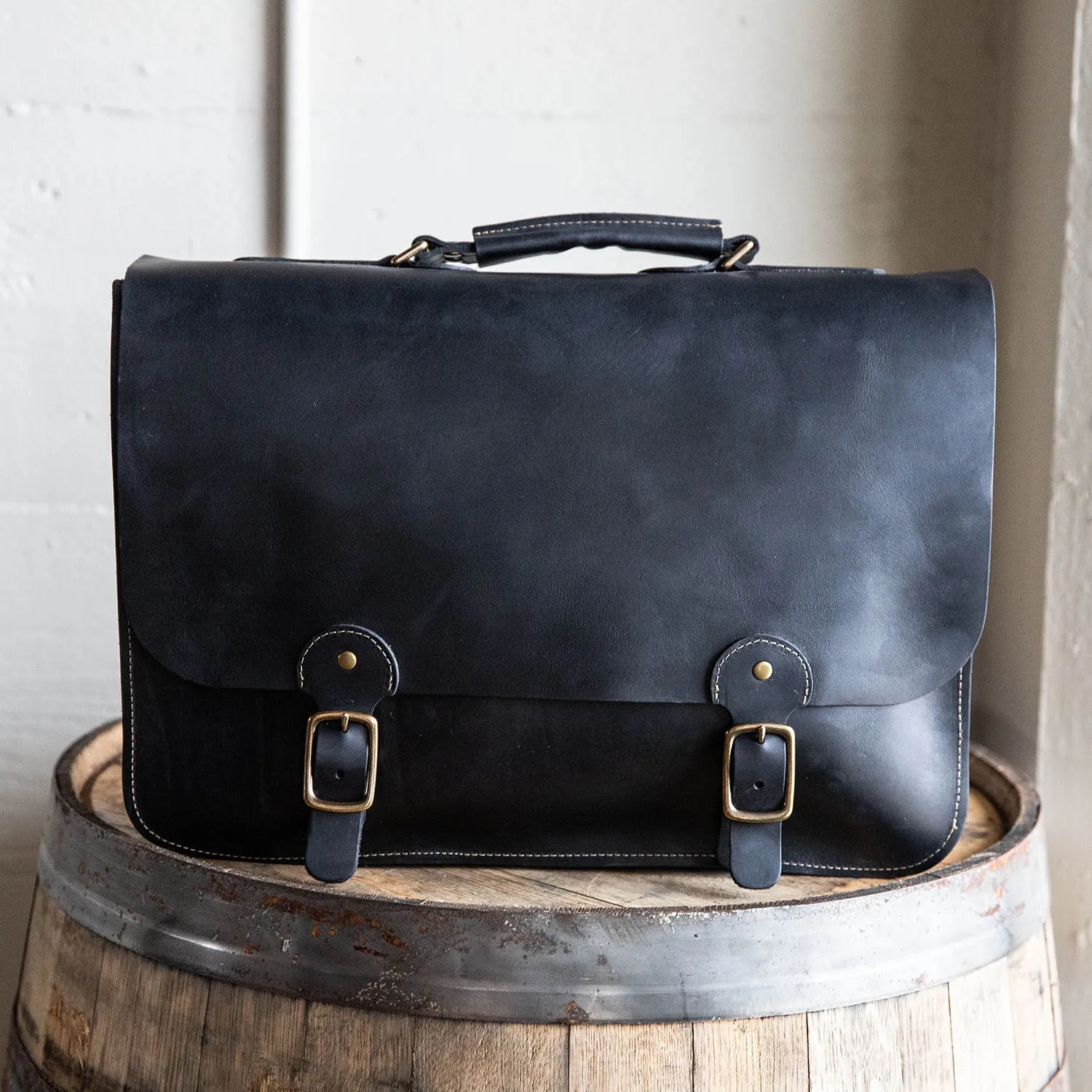 The No. 1860 EXPRESS - Fine Leather Messenger Bag & Mens Briefcase