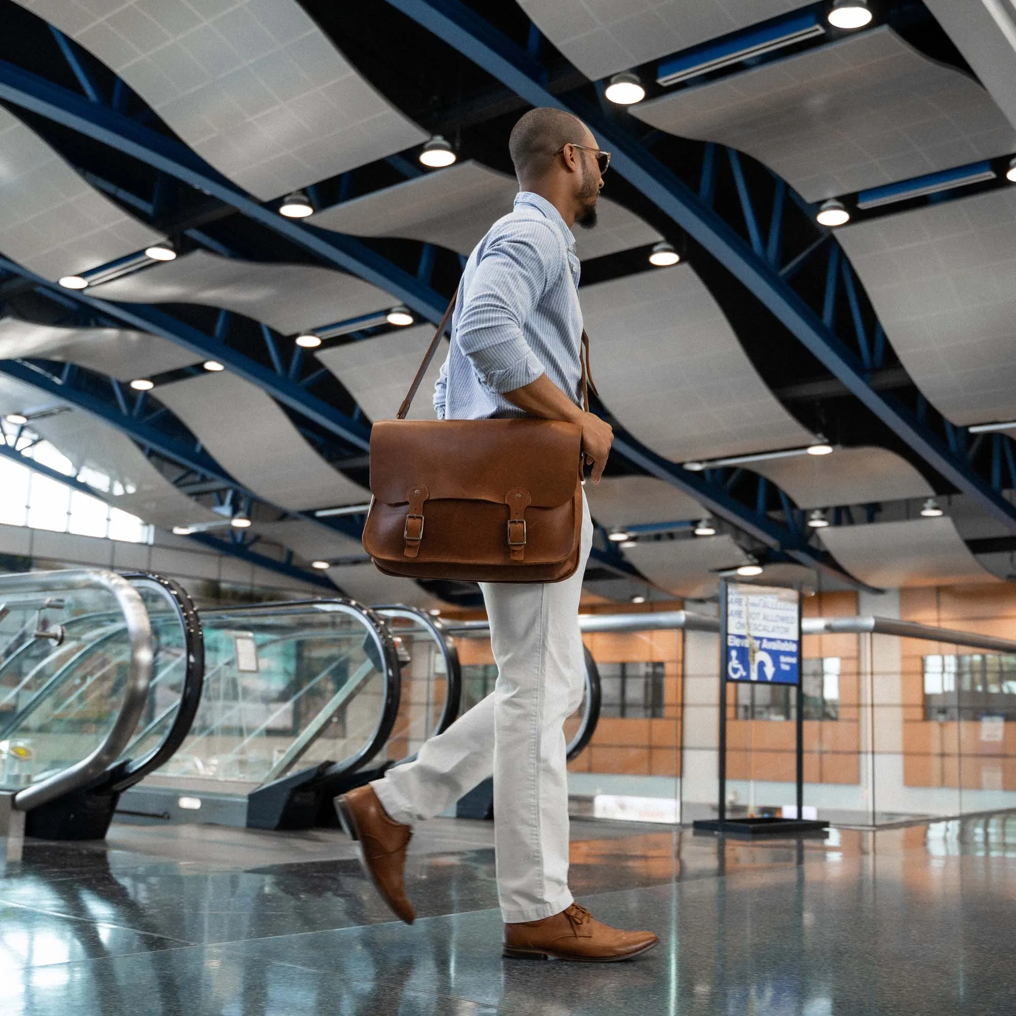 The No. 1860 EXPRESS - Fine Leather Messenger Bag & Mens Briefcase