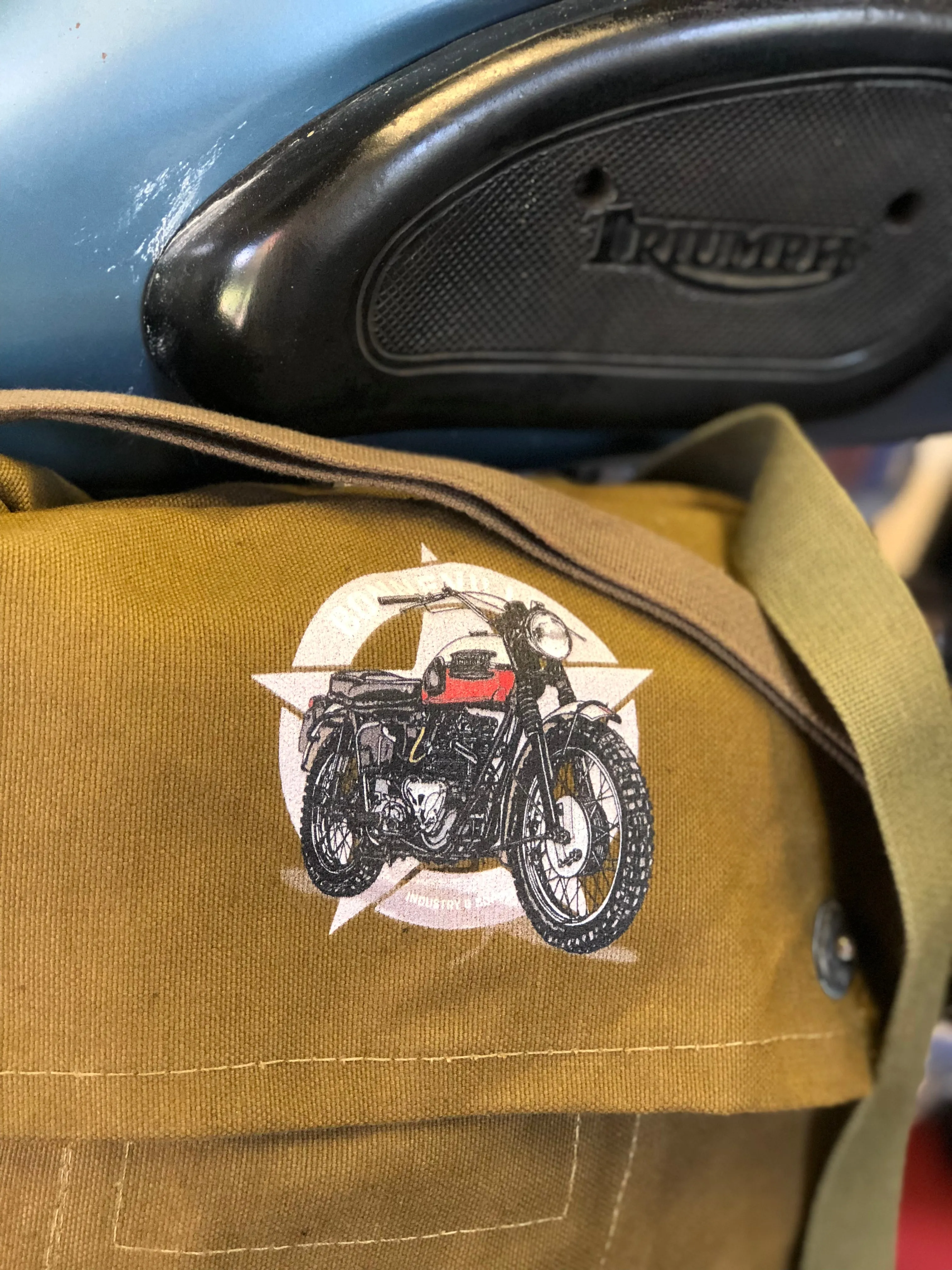 TRIUMPH BONNEVILLE ARMY SURPLUS MESSENGER BAG